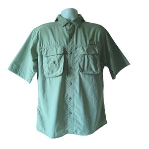 World Wide Sportsman light green short-sleeve button down fishing shirt size M